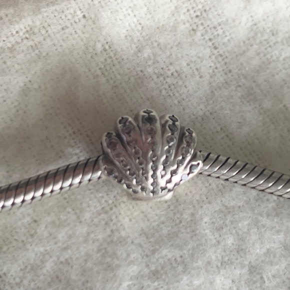 Pandora Disney Ariel shell charm - Picture 1 of 1